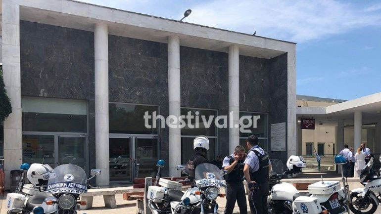 Ανήλικος από την Αλγερία πήδηξε από παράθυρο του ΑΧΕΠΑ – Τραυματίστηκε ο αστυνομικός που πήγε να τον σταματήσει