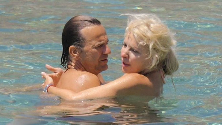 Τρυφερά τετ α τετ στο νερό για την Ελένη Μενεγάκη και τον Ματέο Παντζόπουλο!