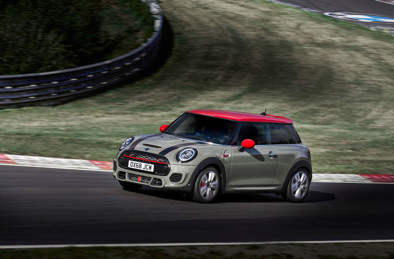 To κλασικό 3θυρο MINI στην έκδοση JCW