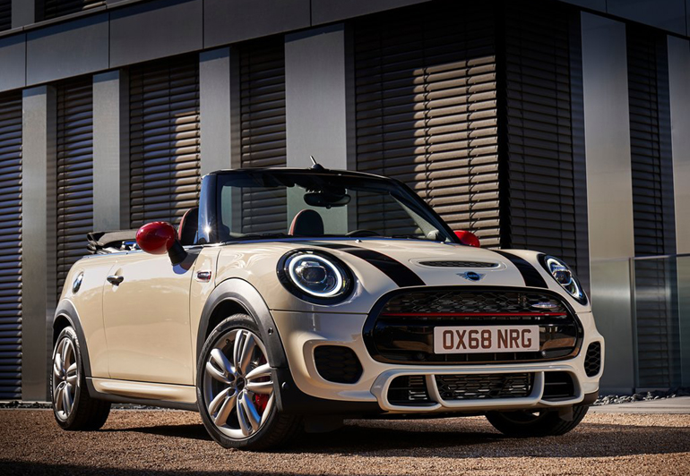 Το Mini Cabrio στην έκδοση JCW αποδίδει 231 ίππους