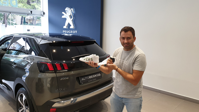 Συλλεκτικά παπούτσια Air Jordan με ζωγραφιά στο χέρι το πρόσωπο του Έλληνα σταρ