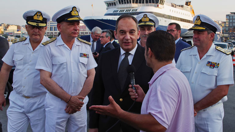 Επίσκεψη Πλακιωτάκη στο λιμάνι του Πειραιά