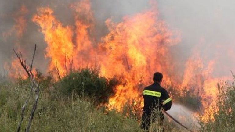 Φωτιά κοντά στο αρχαίο θέατρο Κορίνθου