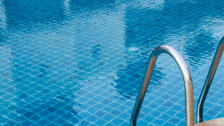 Ρόδος: Στον εισαγγελέα οι υπεύθυνοι του ξενοδοχείου στην πισίνα του οποίου πνίγηκαν οι δύο αδελφές από τη Γαλλία