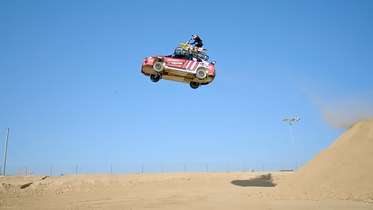 Nitro Circus: Άλμα με μοτοσυκλέτα και αυτοκίνητο… συγχρόνως!