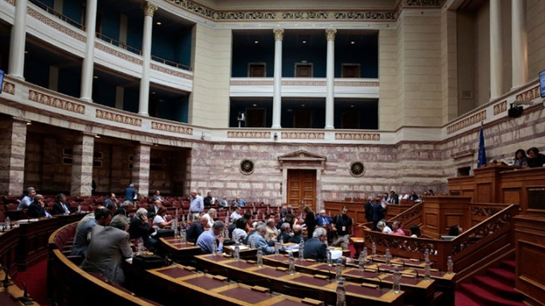 Κατατέθηκε στη Βουλή το πολυνομοσχέδιο για ΟΤΑ και άσυλο