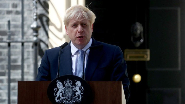 DW: Άγνωστες οι επόμενες κινήσεις Τζόνσον στο Brexit