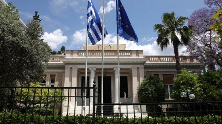 Μαξίμου για το διυπουργικό νομοσχέδιο: Σημαντικές διατάξεις που θέτουν στο επίκεντρο τον άνθρωπο