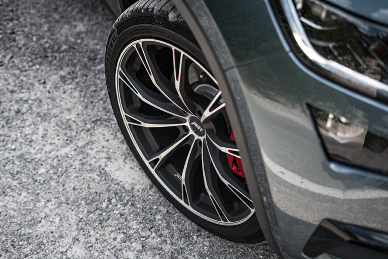 Οι ζάντες αλουμινίου είναι 20 ιντσών...