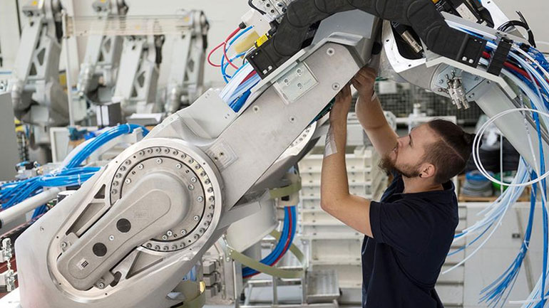 Εγγύηση απασχόλησης οι μικρομεσαίες επιχειρήσεις