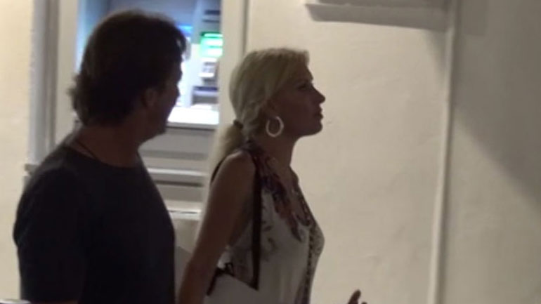 Ελένη Μενεγάκη: Βόλτα στα Ματογιάννια με τον Ματέο Παντζόπουλο!