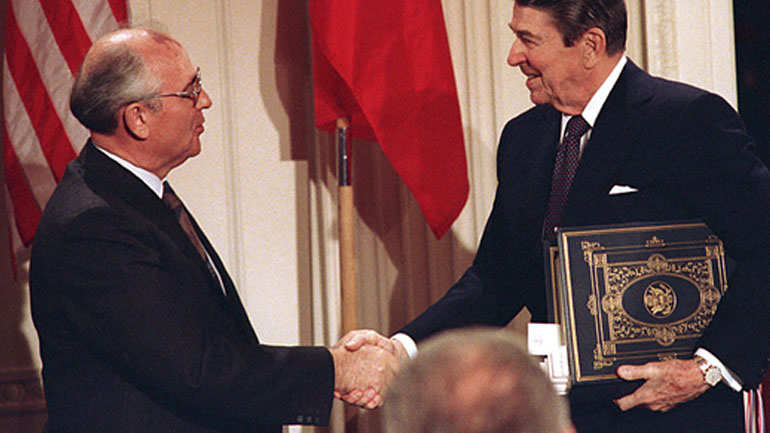 Μόσχα: Και επίσημα «νεκρή» η συνθήκη INF μετά την αποχώρηση των ΗΠΑ Γκορμπατσόφ και Ρήγκαν