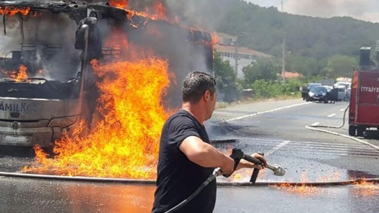 Τουρκία: Πέντε νεκροί, ανάμεσά τους ένα παιδί, από πυρκαγιά που ξέσπασε σε λεωφορείο
