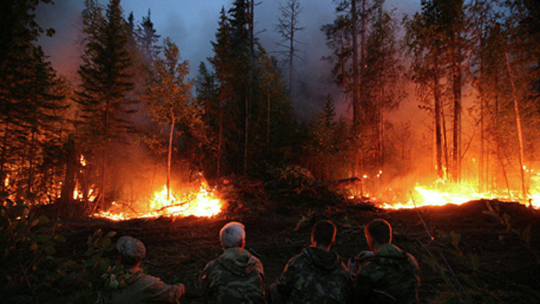 Κινδύνους παρόμοιους με εκείνους του Τσερνόμπιλ προκαλούν οι φωτιές στη Σιβηρία