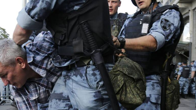 Προσαγωγή 381 διαδηλωτών από την αστυνομία στη Μόσχα, σύμφωνα με ανεξάρτητη οργάνωση