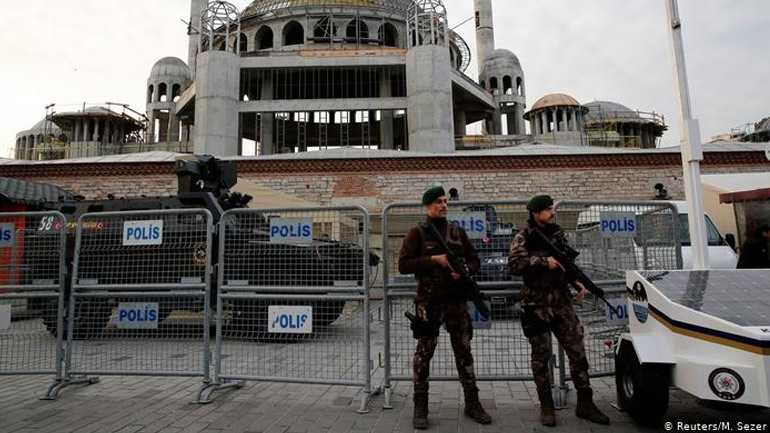 DW: Σκληραίνει η τουρκική προσφυγική πολιτική