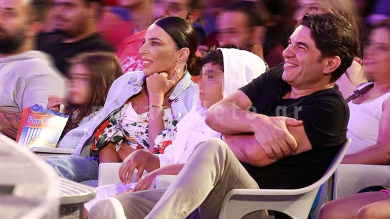 Κέλλυ Κελεκίδου & Νίκος Κουρκούλης: Με τα παιδιά τους στο Δελφινάριο