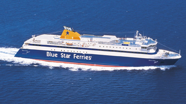 Στον Πειραιά επιστρέφει το Blue Star Naxos λόγω μηχανικής βλάβης