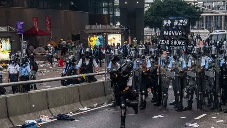 Σε δεκάδες συλλήψεις προχώρησε η αστυνομία στο Χονγκ Κονγκ