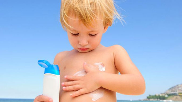 Τι να κάνετε αν το παιδί πάθει έγκαυμα από τον ήλιο;