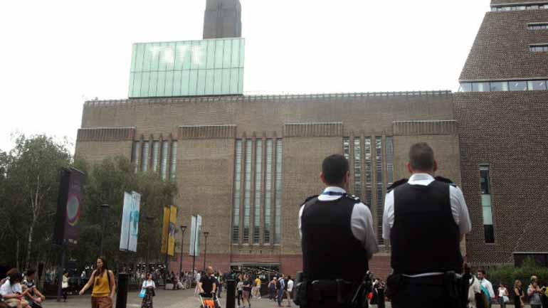 Βρετανία: Ένας 17 χρονος συνελήφθη γιατί έσπρωξε έναν 6χρονο από εξέδρα στον 10ο όροφο 