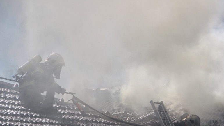 Οικία και αχυρώνας κάηκαν στο Βαλτινό Τρικάλων