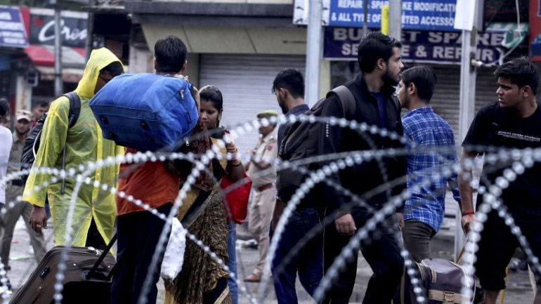 Η ινδική κυβέρνηση ανακαλεί την συνταγματική αυτονομία του Κασμίρ