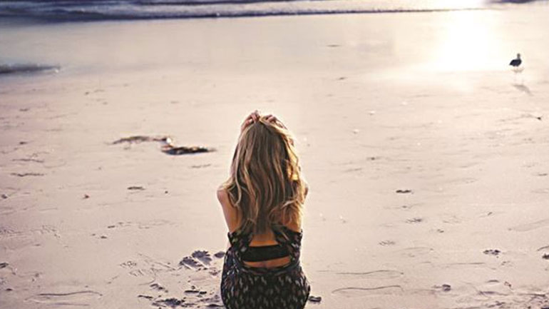 Τι προκαλεί την καλοκαιρινή κατάθλιψη;