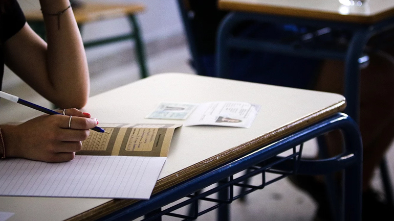 Εισαγωγή στα πανεπιστήμια με 10 και πάνω