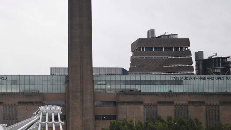 Εκτός κινδύνου το 6χρονο αγόρι που το έσπρωξε από τον 10ο όροφο της Tate Modern ένας 17χρονος