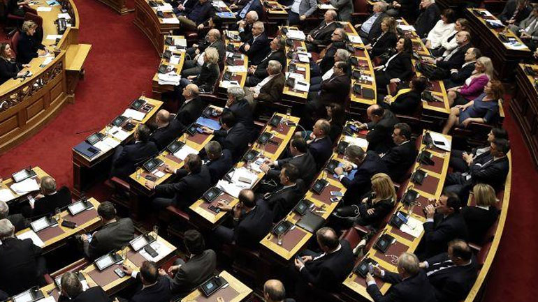 Βουλή: Διαφωνία της αντιπολίτευσης για τη συζήτηση του πολυνομοσχεδίου με τη διαδικασία του επείγοντος