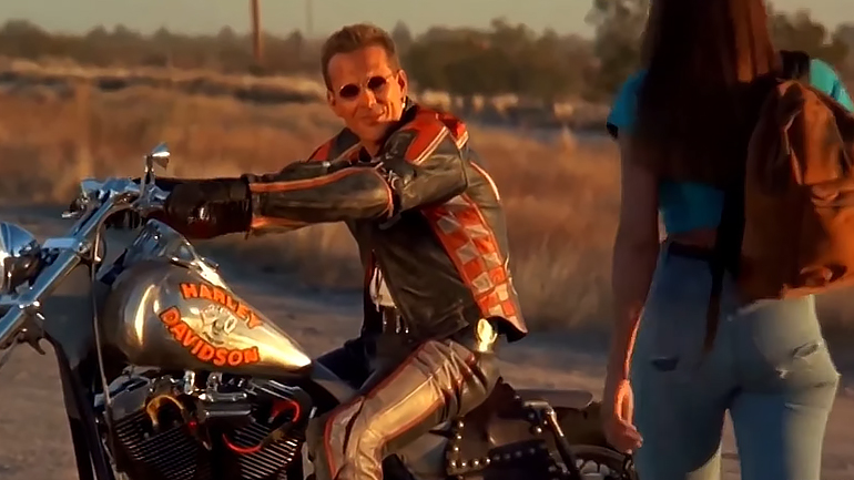 Ο Mickey Rourke και η… Harley-Davidson
