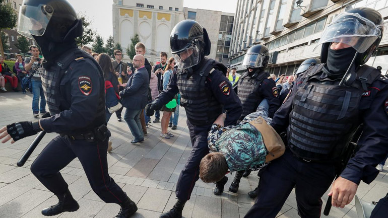 Ρωσία: Υπό κράτηση περισσότερα από 100 άτομα που συμμετείχαν στις πρόσφατες διαδηλώσεις