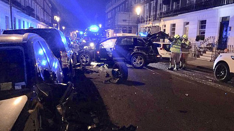 Νεαρός οδηγός διαλύει 11 αυτοκίνητα σε δρόμο του Λονδίνου