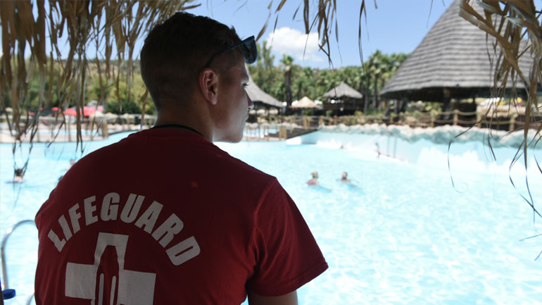 Aqua Fun Park: Ένας υδάτινος παράδεισος λίγο έξω από την Αθήνα που σας προσέχει σαν τα μάτια του