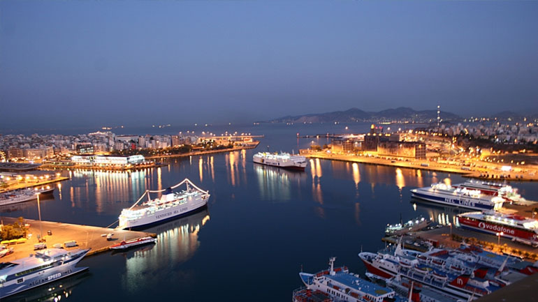 Επιστρέφει στον Πειραιά λόγω μηχανικής βλάβης το Flying Dolphin με προορισμό Αίγινα και Αγκίστρι