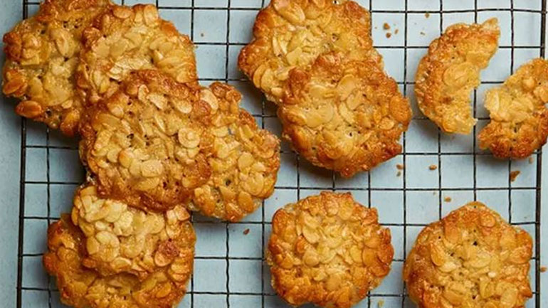 Μπισκότα με μέλι και αμύγδαλα για να συνοδεύσετε τον καφέ σας