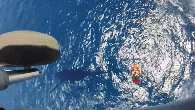 Σέριφος: Η δραματική διάσωση ναυαγού από ελικόπτερο του Ναυτικού