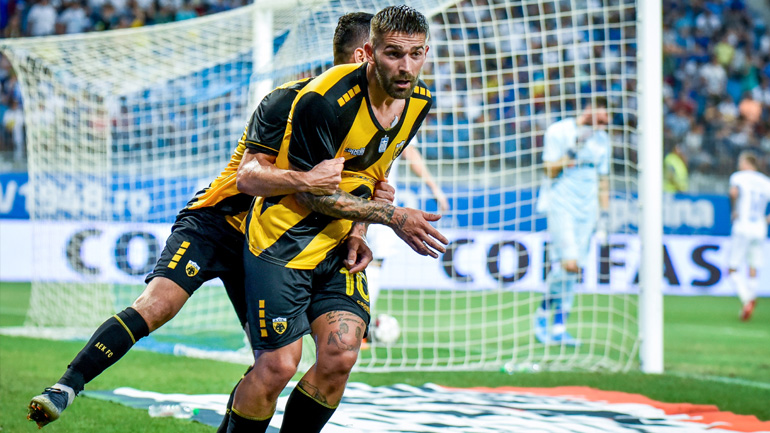 «Πέταξε» στη Ρουμανία η ΑΕΚ, 2-0 την Κραϊόβα