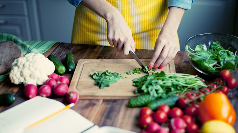 10 tips για έναν πιο υγιεινό τρόπο διατροφής