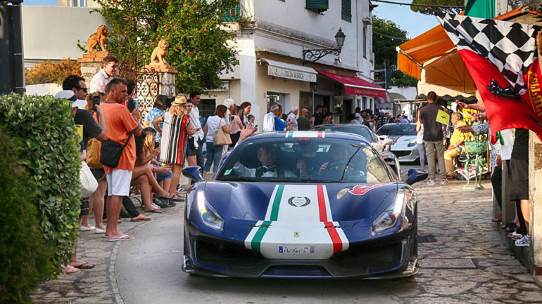 Η Ferrari σαγήνεψε το Κάπρι