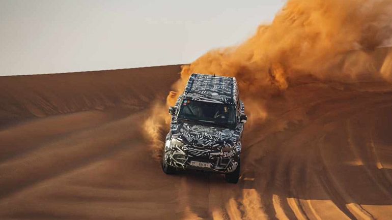 Δοκιμές στην καυτή έρημο για το Land Rover Defender