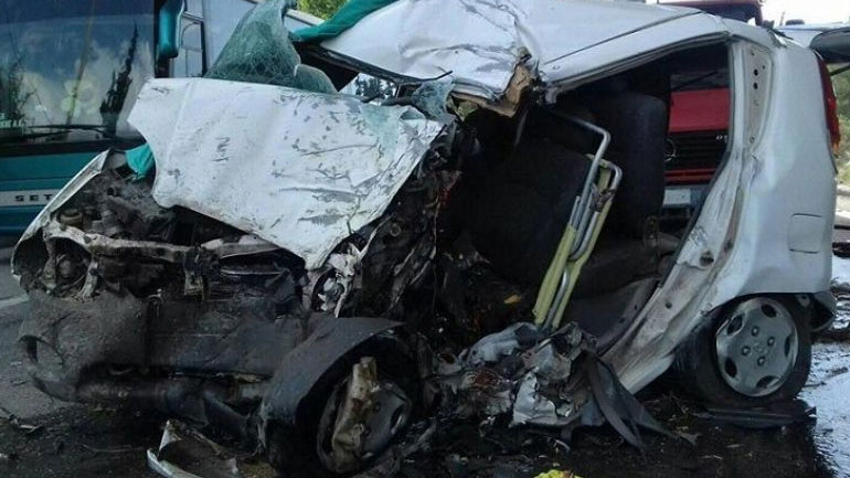 Σοκάρουν οι φωτογραφίες από το τροχαίο δυστύχημα στην Εθνική Οδό Θεσσαλονίκης – Μουδανιών