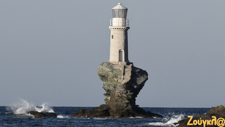 Ο πανέμορφος εκκεντρικός φάρος της Άνδρου