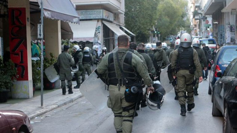 Αστυνομική επιχείρηση στα Εξάρχεια με συλλήψεις και προσαγωγές