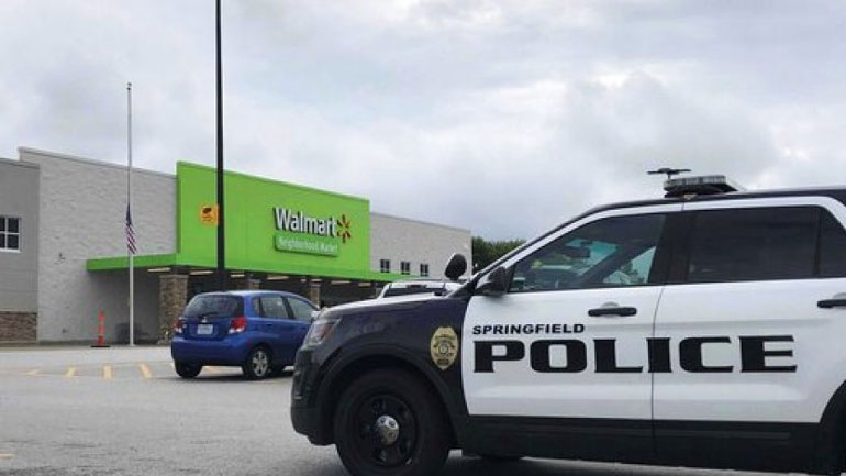 ΗΠΑ: Χειροπέδες σε οπλισμένο άνδρα που εισήλθε σε κατάστημα Walmart στο Μιζούρι