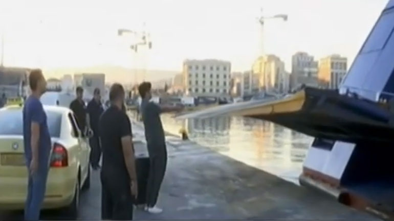 Ατυχία: Έχασε το πλοίο στον Πειραιά για ένα δευτερόλεπτο