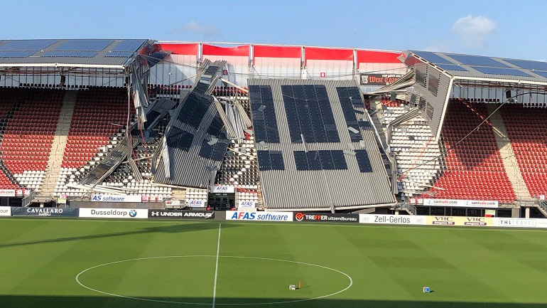 Έπεσε το στέγαστρο στο γήπεδο της Άλκμααρ