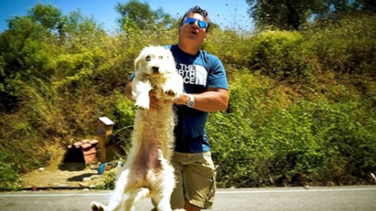 Ισπανός ακτιβιστής διέσωσε τον… Χάτσικο της Ναυπάκτου και γίνεται viral διεθνώς