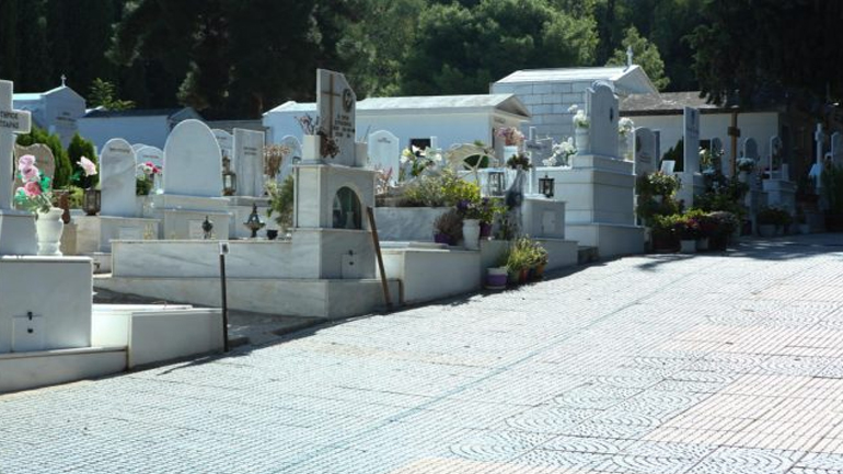 Φρίκη σε νεκροταφείο του Ναυπλίου – Βρέθηκε νεκρό έμβρυο εκτός τάφου